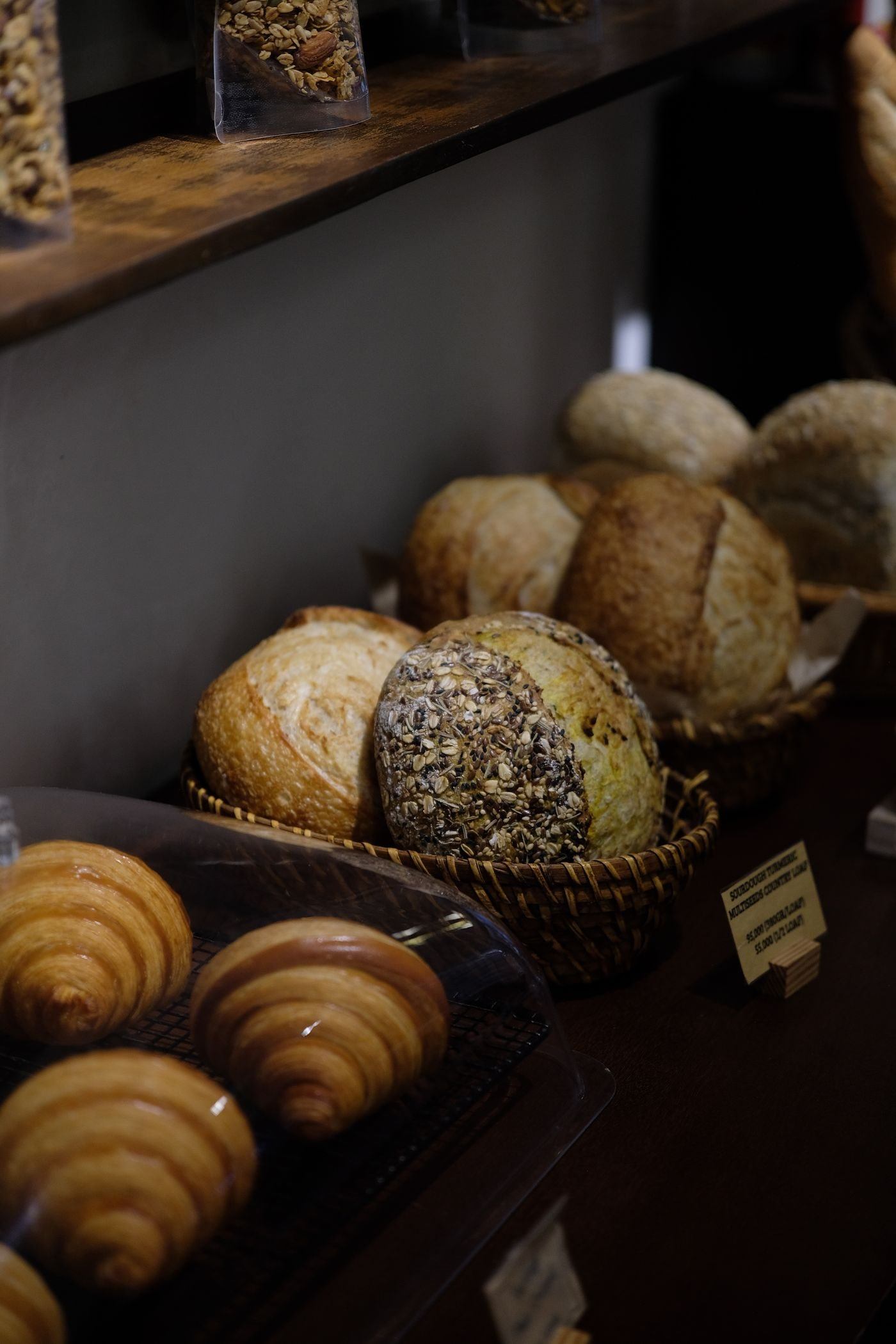 Artisanal Bread and Croissants in Bakery Display — illustrative Pexels photograph