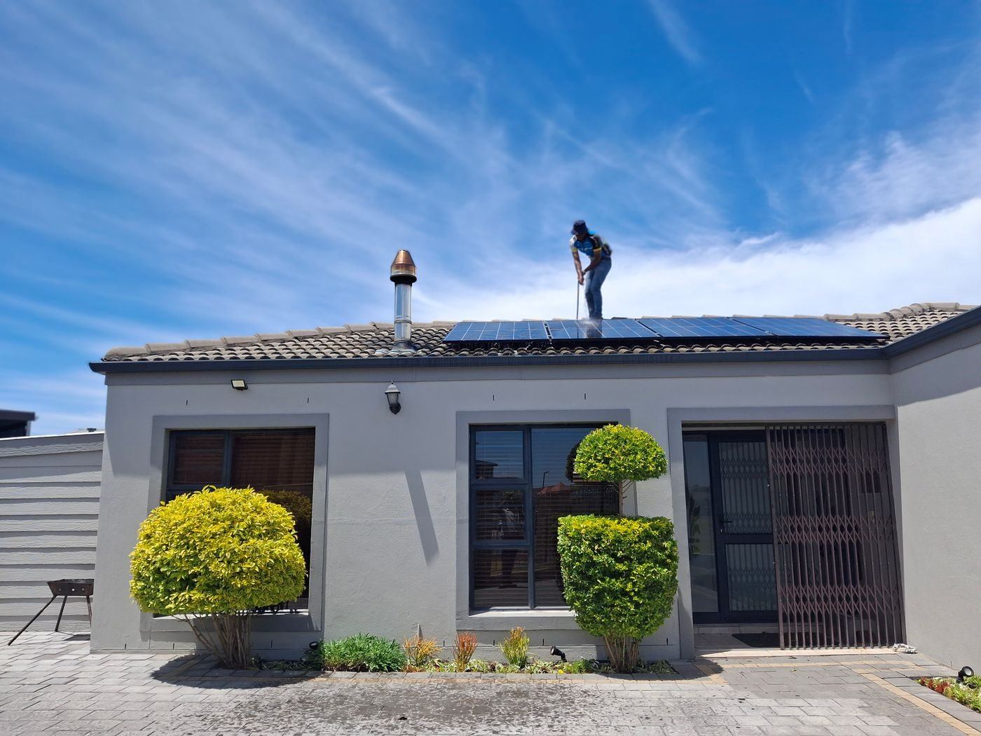 Solar panels on a house — illustrative Pexels photograph