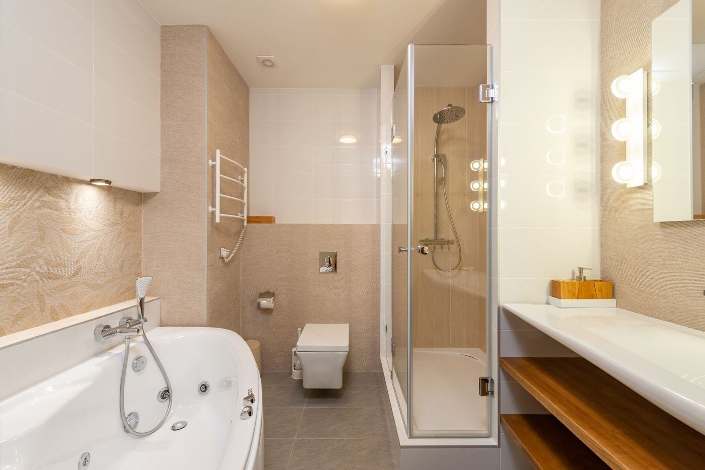 Interior of Modern Bathroom with Bathtub and Enclosed Shower — illustrative Pexels photograph