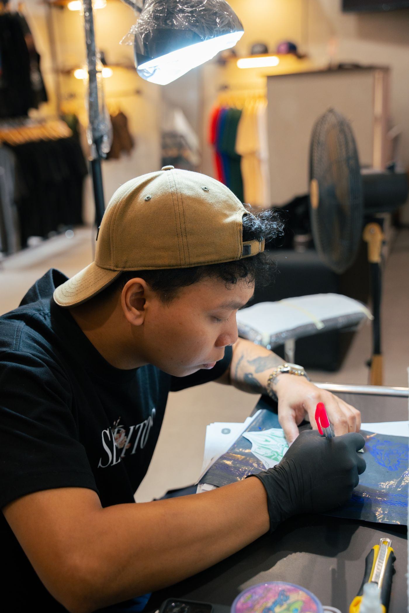 Tattoo artist in a studio — illustrative Pexels photograph