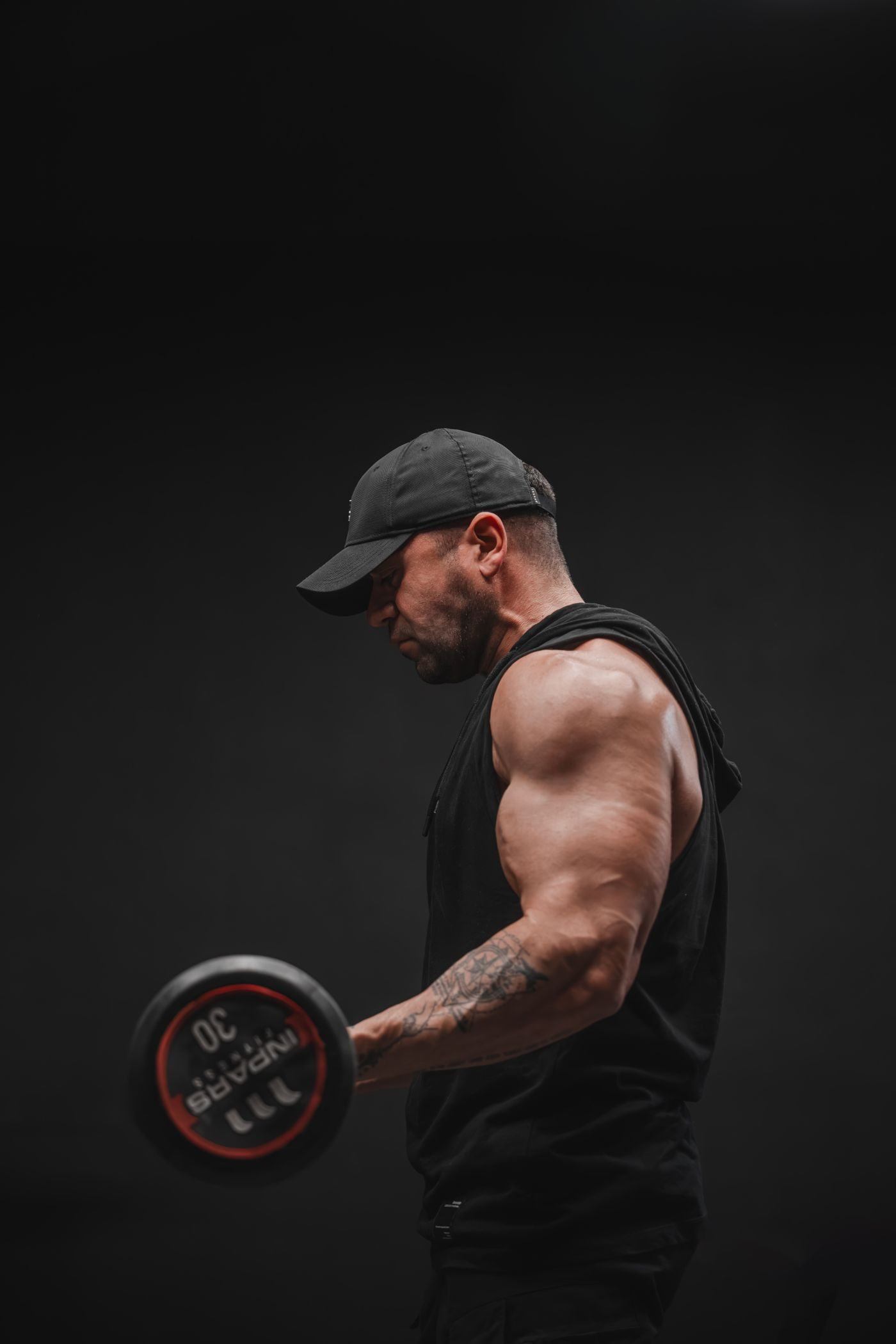 Man training with a dumbbell — illustrative Pexels photograph